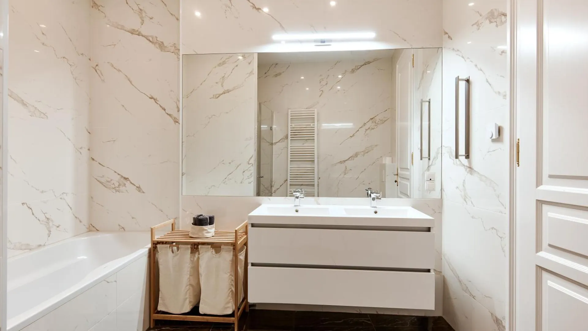 Premium Apartments Near Naschmarkt In Central Wien 24H Check-In