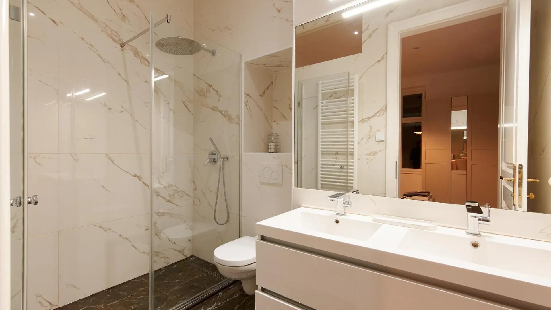 Premium Apartments Near Naschmarkt In Central Wien 24H Check-In