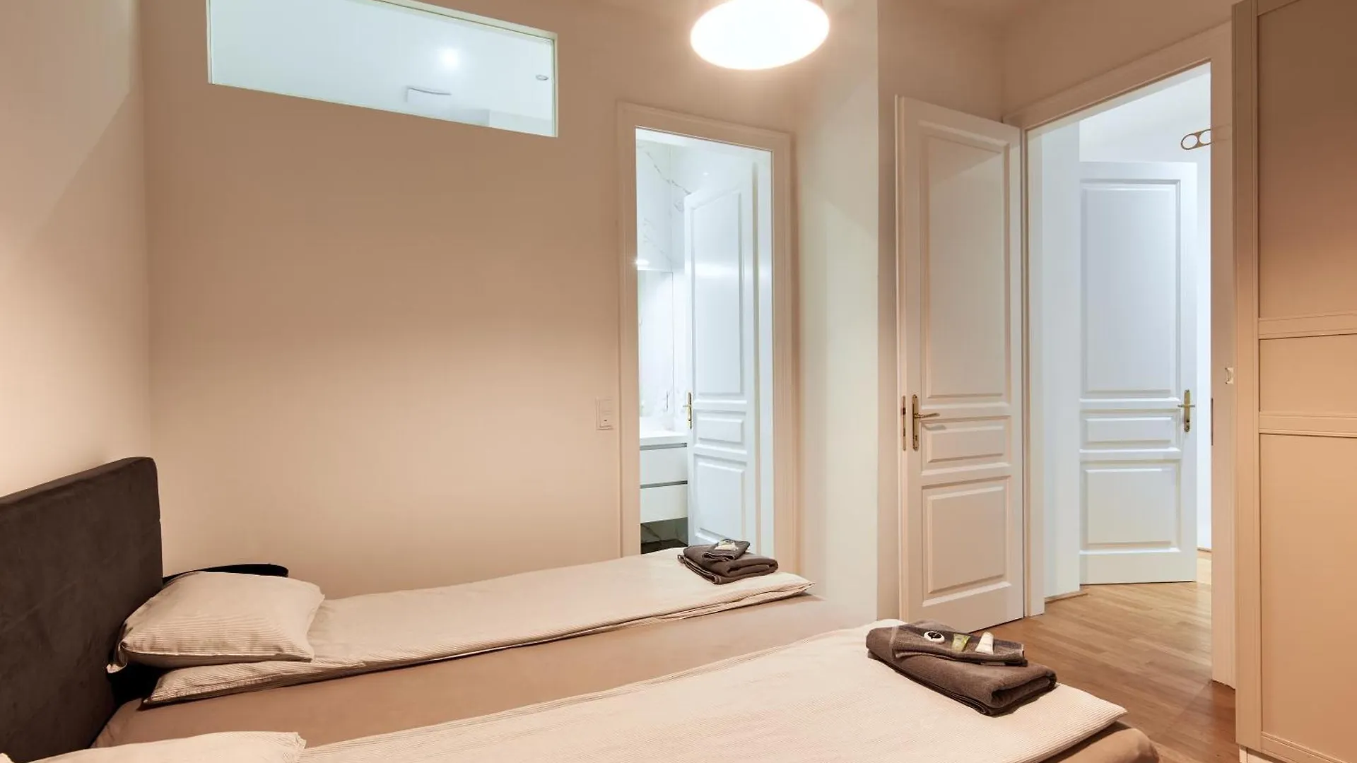 Premium Apartments Near Naschmarkt In Central Wien 24H Check-In Austria